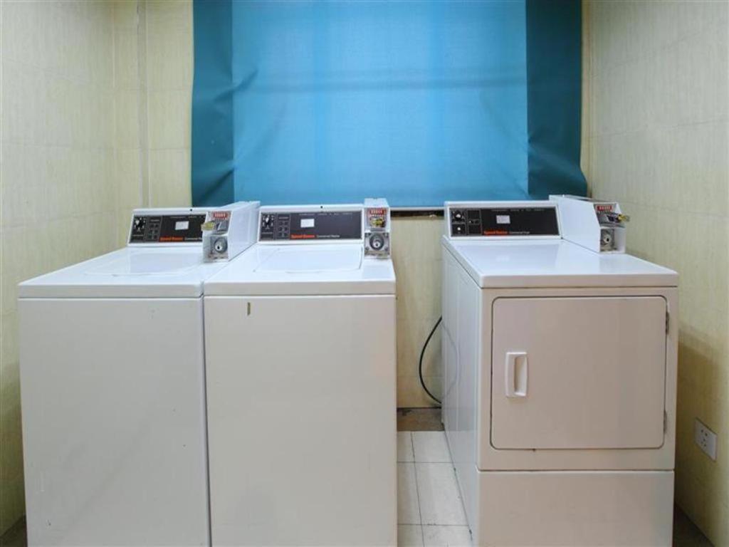 Vx Hotel Shanghai Yixian Road Dabaishu Exteriör bild