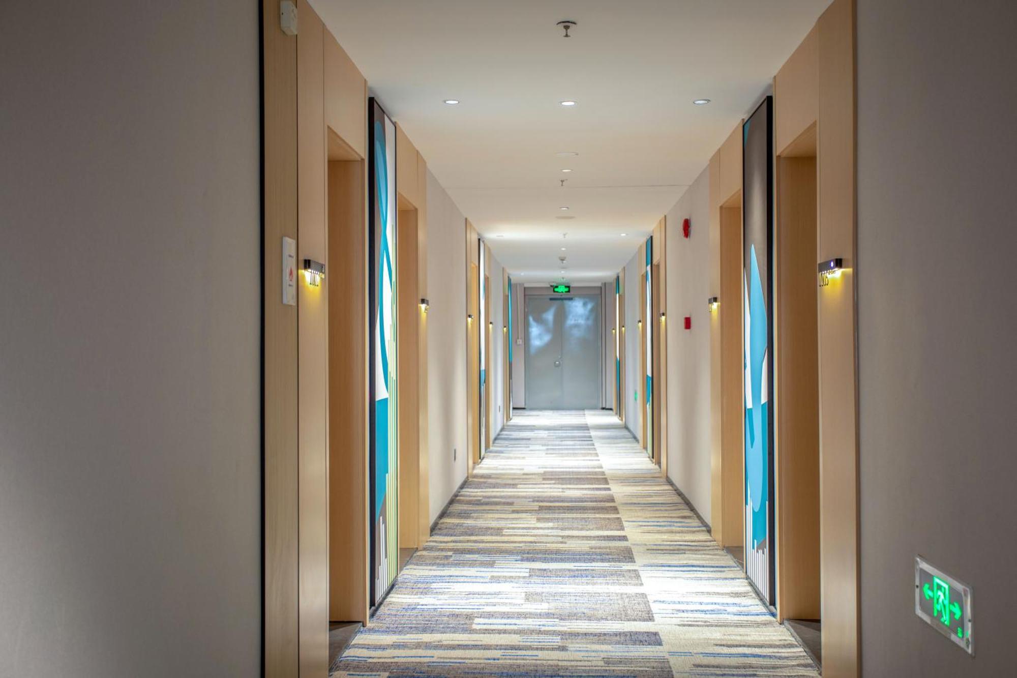 Vx Hotel Shanghai Yixian Road Dabaishu Exteriör bild