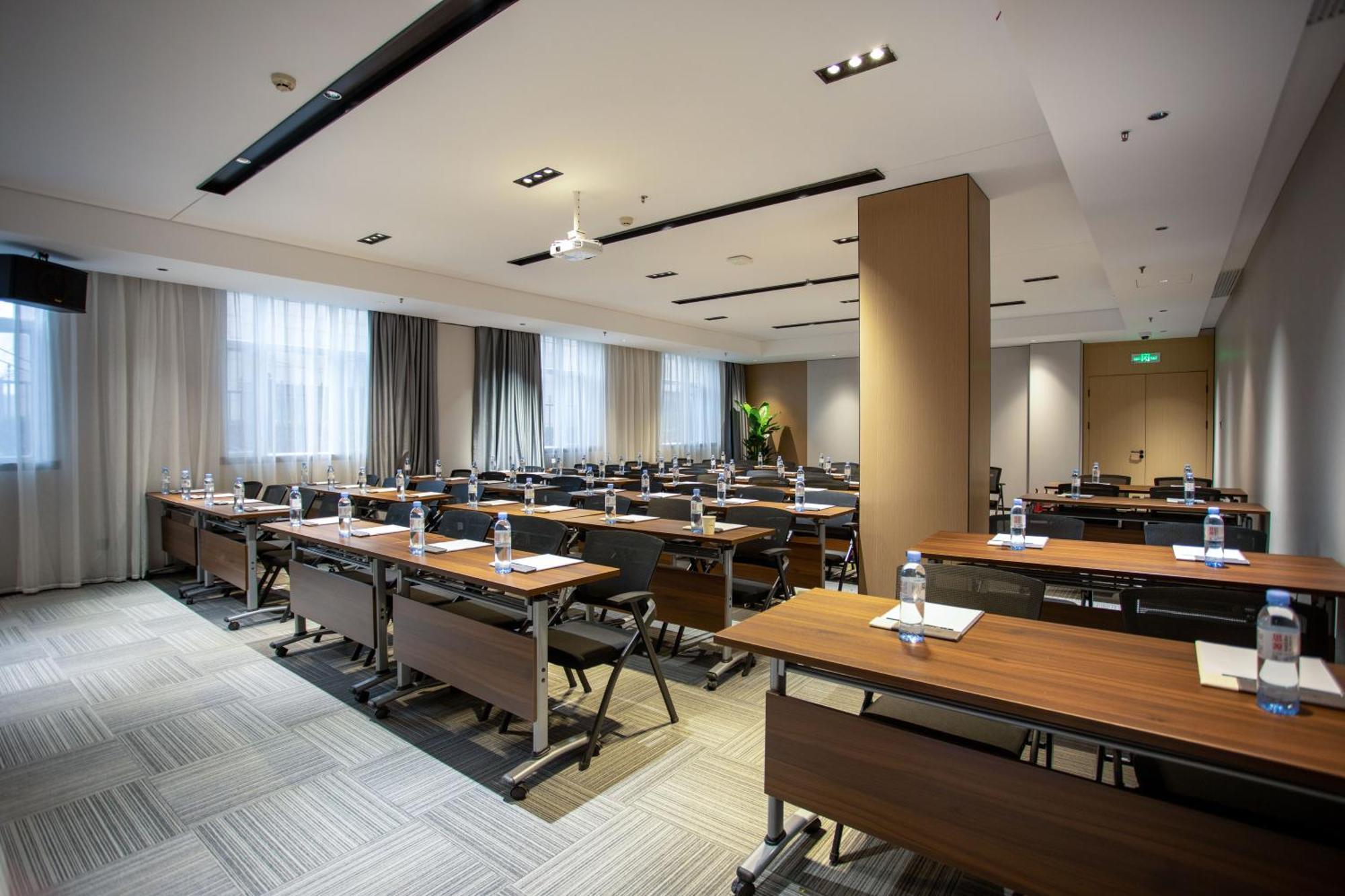 Vx Hotel Shanghai Yixian Road Dabaishu Exteriör bild
