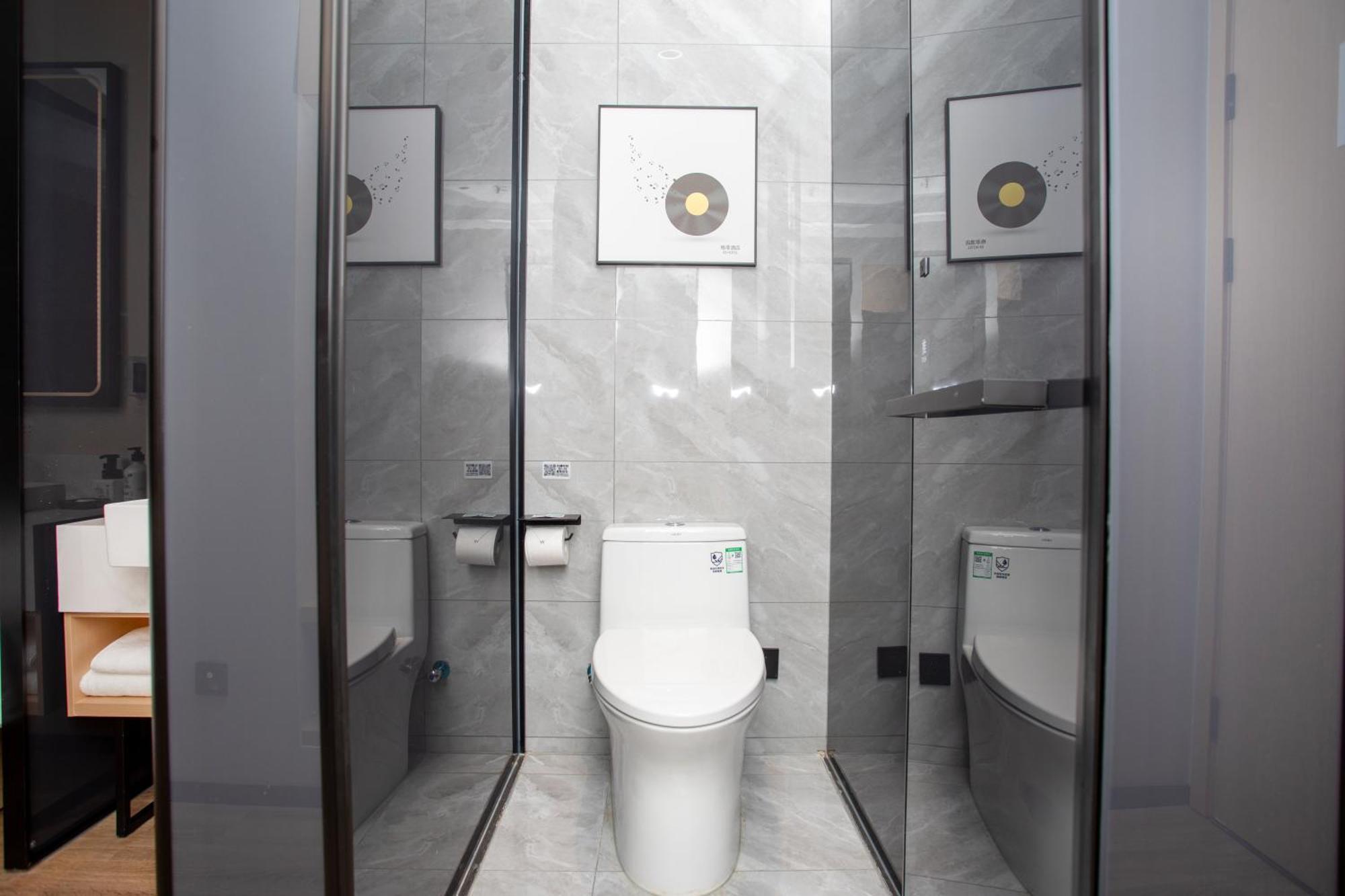 Vx Hotel Shanghai Yixian Road Dabaishu Exteriör bild